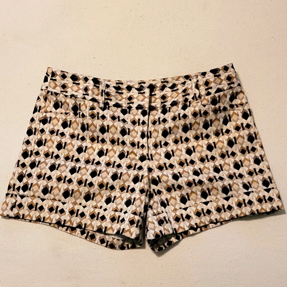 White House Black Market Women's Shorts. Size 10 - Picture 3 of 6